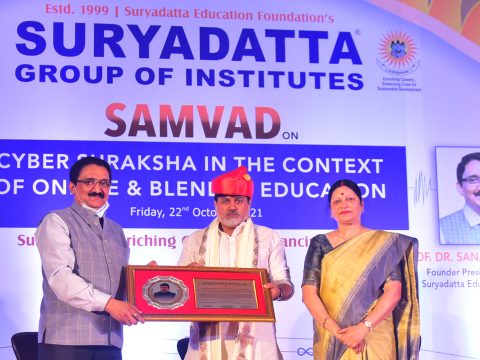 Award ceremony at Management Institute in Pune